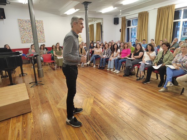 Alberto Ilarregui se dirige a los asistentes al acto.